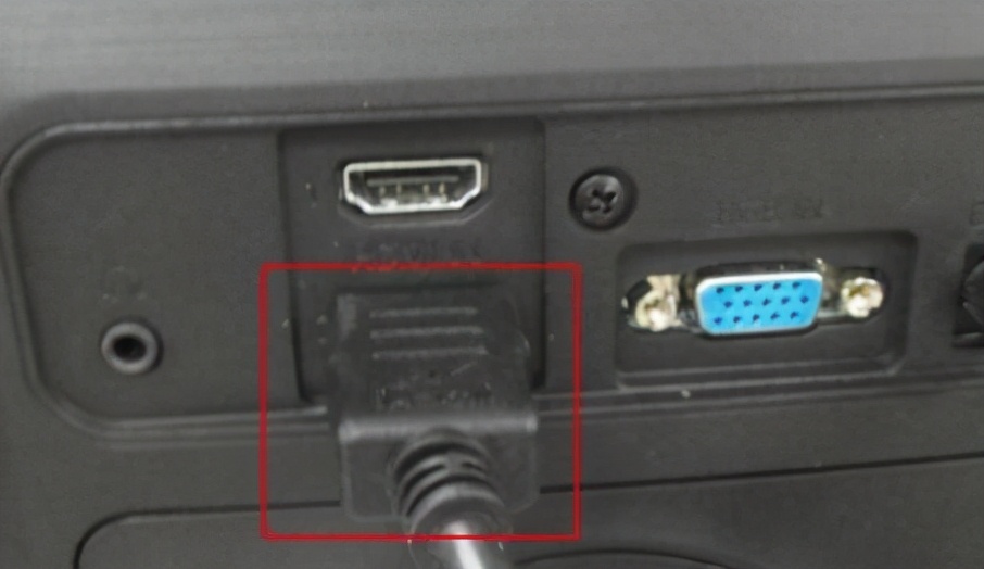 电脑突然黑屏了主机还在运行,电脑屏幕突然黑屏但主机正常