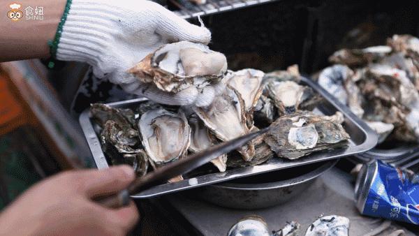 游击队吃生蚝视频,游击队烤生蚝