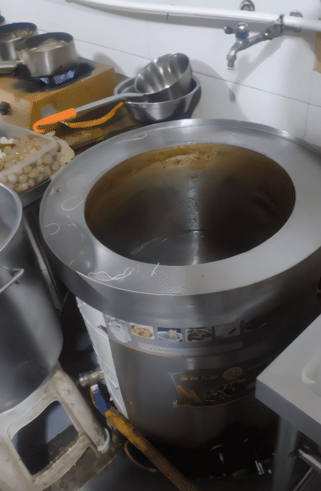 “你们女孩子脱完鞋都这样的嘛?”哈哈哈没想到拖鞋也是一门技术