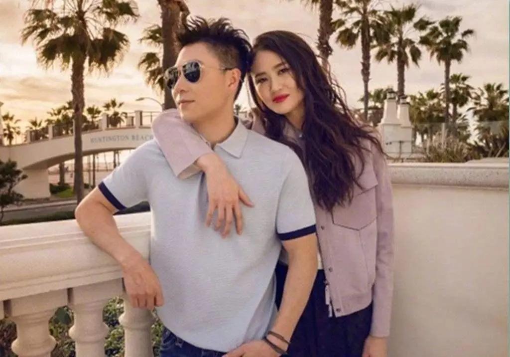 奥运冠军带妻子领奖,奥运冠军出国留学