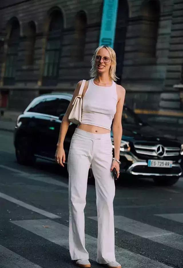 奶奶都嫌丑的包被Jennie背过后，有半个地球的时尚博主疯狂求同款