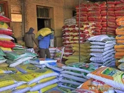 农民购买化肥怎么避免被骗 (农民为了贪便宜买到假化肥)