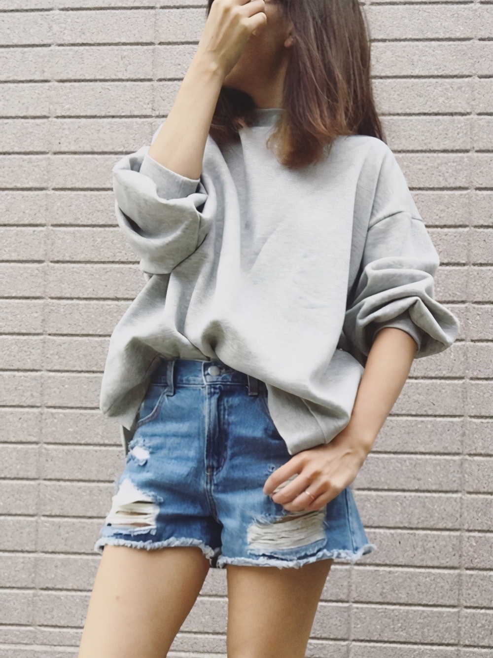 运动衫潮服搭配,宽松款运动衫怎么搭配衣服