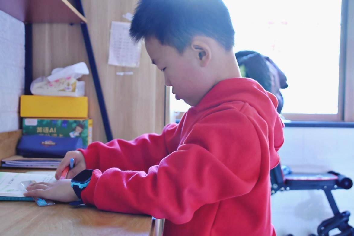 360儿童手表sE5,360儿童手表se5怎么样