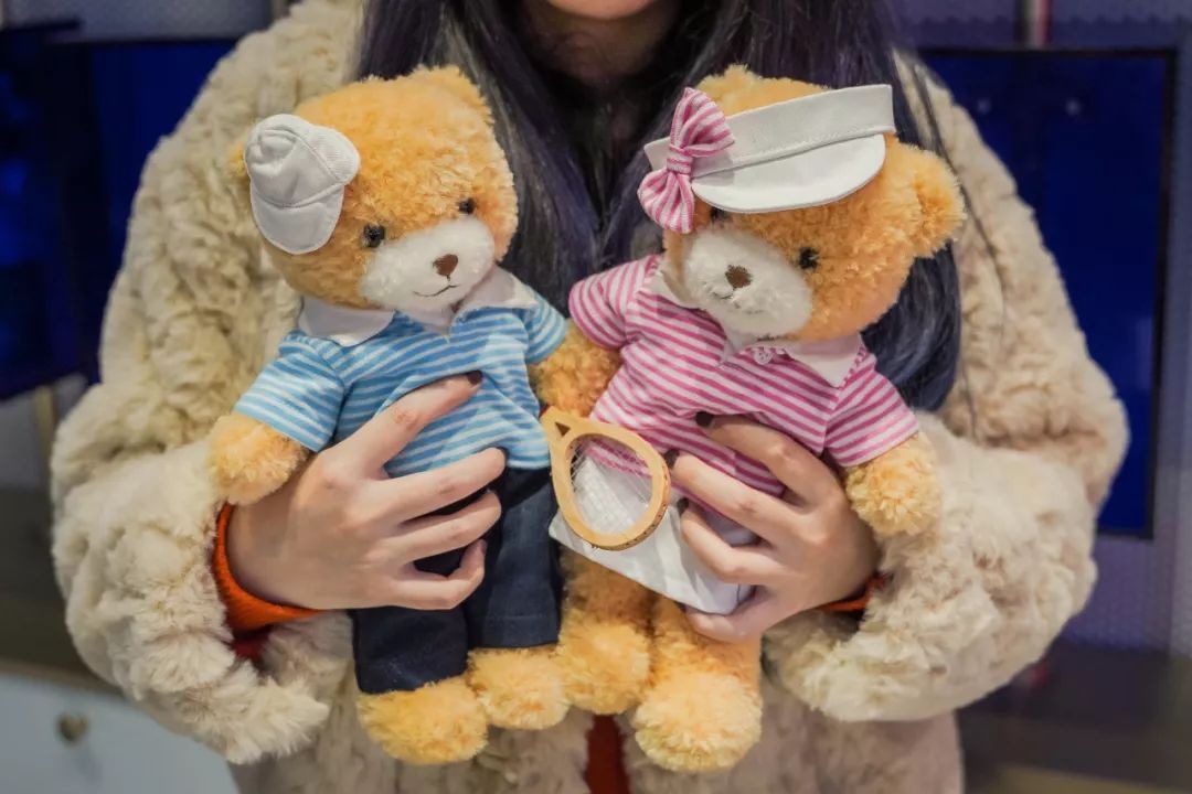 告别东方明珠、城隍庙，来上海这家暗藏100只泰迪的奶茶店