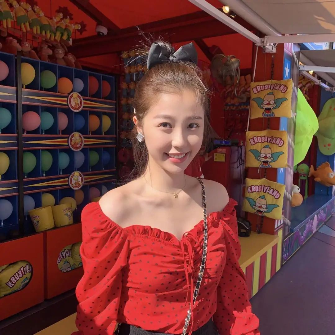 jennie甜酷风穿搭,jennie新造型lisa同款穿搭