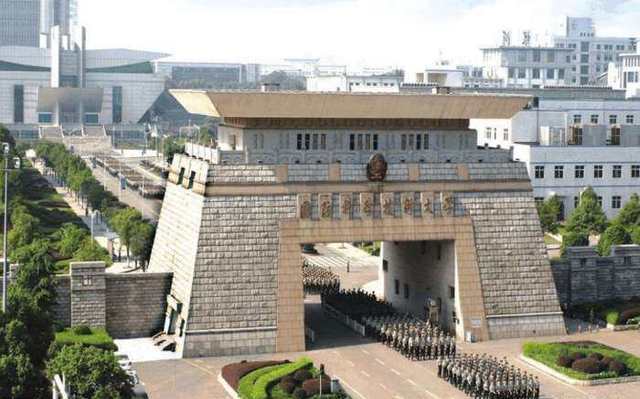 上军校有哪些待遇你知道吗,为什么这么多人挤破头都要上军校