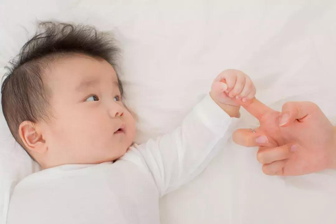 宝宝很粘人又能怎样,宝宝太黏人怎么办育儿视频