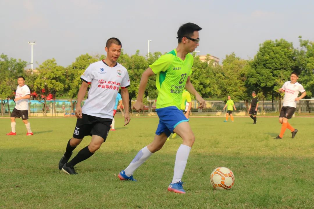 当足球之乡球队与广州高校校友冠军“激情相遇”，你更支持谁？