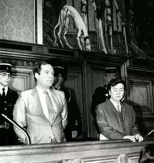 他是《洛丽塔》男主,畸形恋专业户,也是禁欲系不老男神