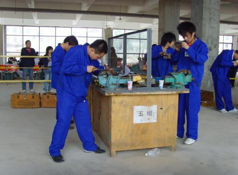 工具钳工高级工试题及答案,安全生产技术基础考试题型