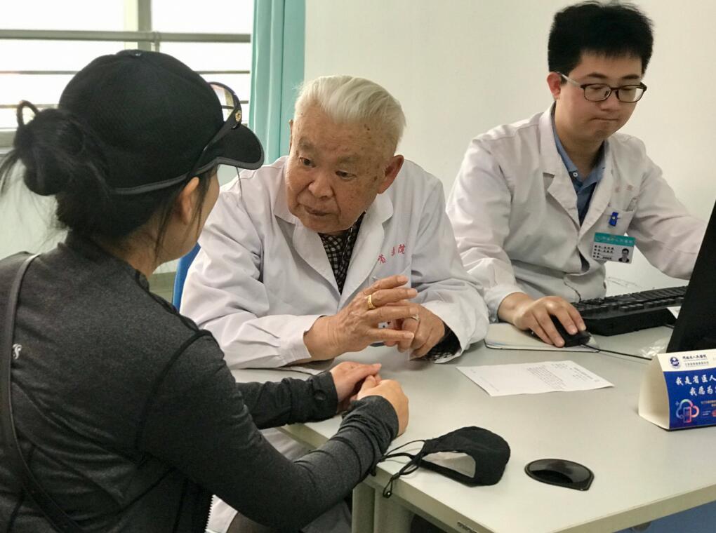 “少花钱看好病”！河南九旬大医朱钵的坚守