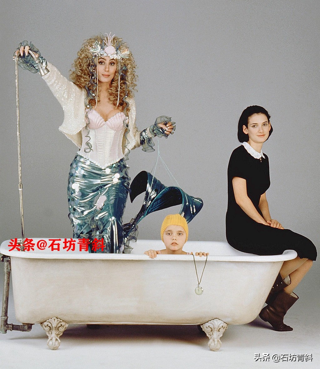 身边围绕无数小鲜肉,奇装异服的始祖,看她如何72变