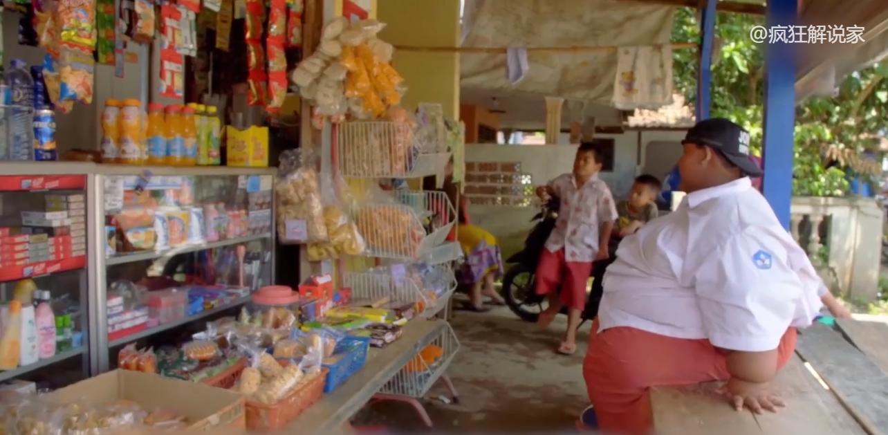 印尼最胖男孩减重200斤,印尼小胖墩