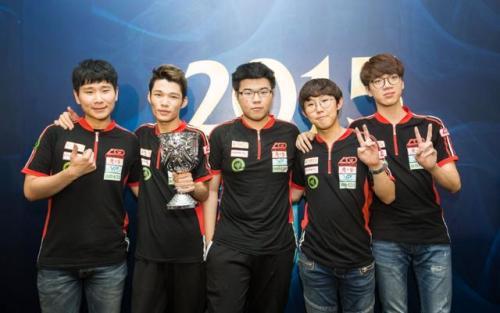 昔日英雄联盟冠军打野淘宝权白天在鞋厂打工被打,晚上惨淡开播