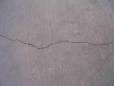 地暖回填找平开裂有影响吗,地暖找平层开裂起拱什么原因