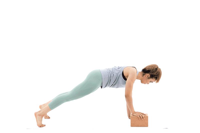 这10个动作用上瑜伽砖辅助,让你的核心更有力,练习更轻松