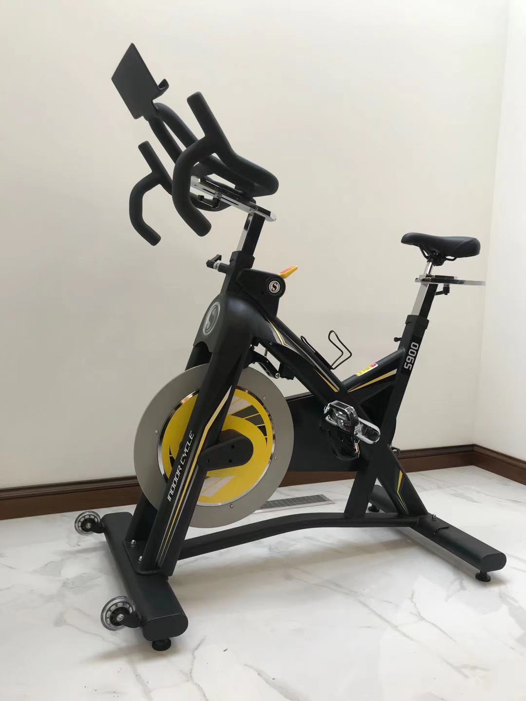 健身房常用有氧器材介绍,暴汗燃脂瘦全身有氧训练健身房