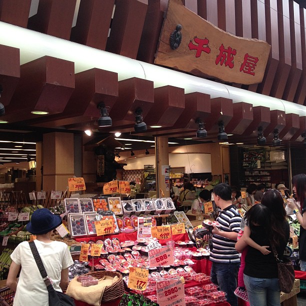 大阪黑门市场好吃的,大阪黑门市场美食小视频