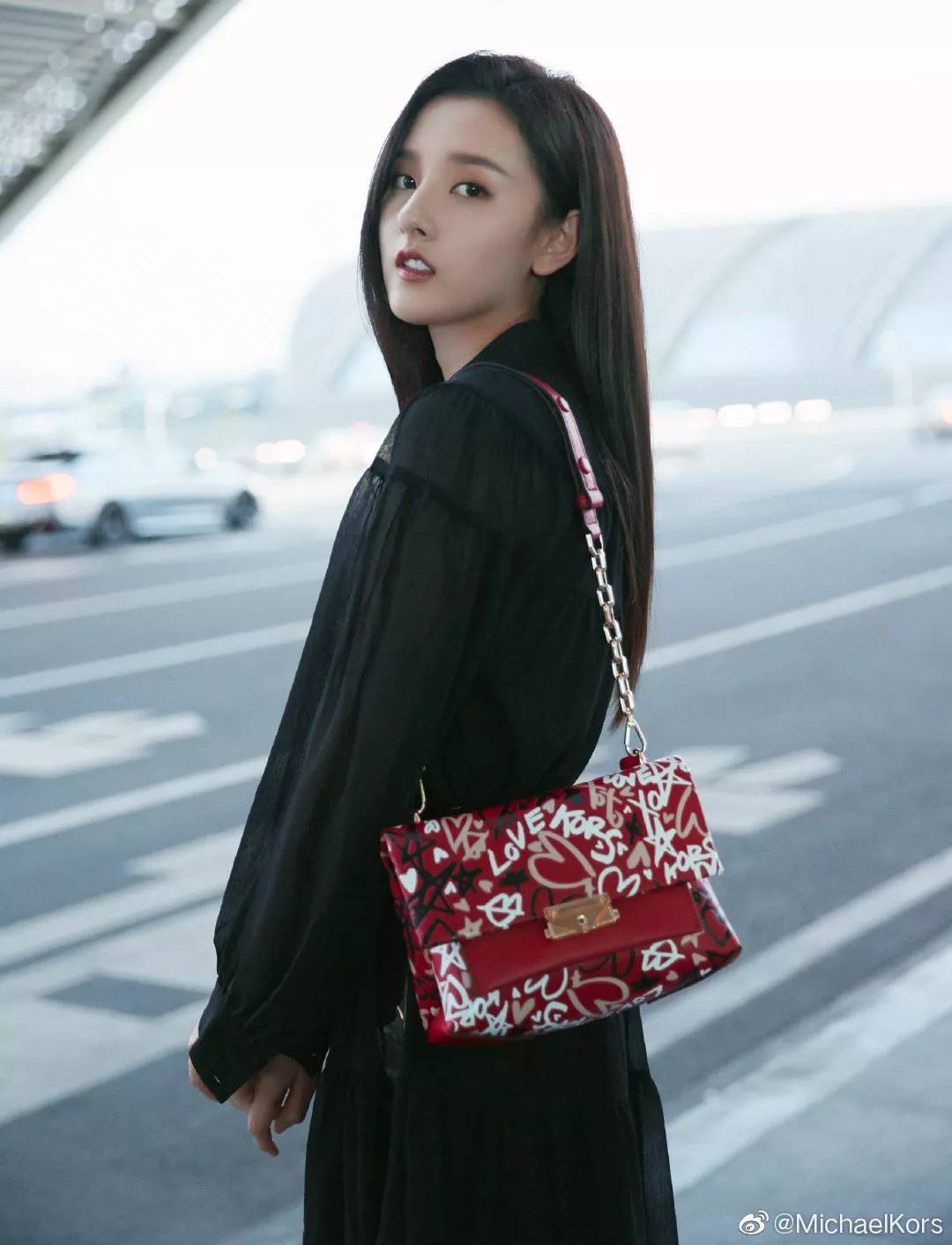 老铁放肆购!潮牌1~3折起,衣麦仓哈尔滨银泰店被时尚咖“攻陷”