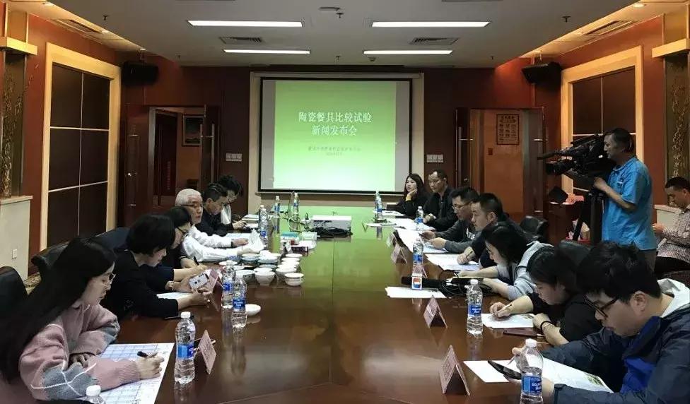 陶瓷餐具是否有毒怎么检测,陶瓷餐具蓝色是什么重金属