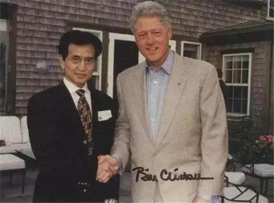 意念拦截原*弹子**,信徒800万,曾与美国总统合影,严新到底有多狠