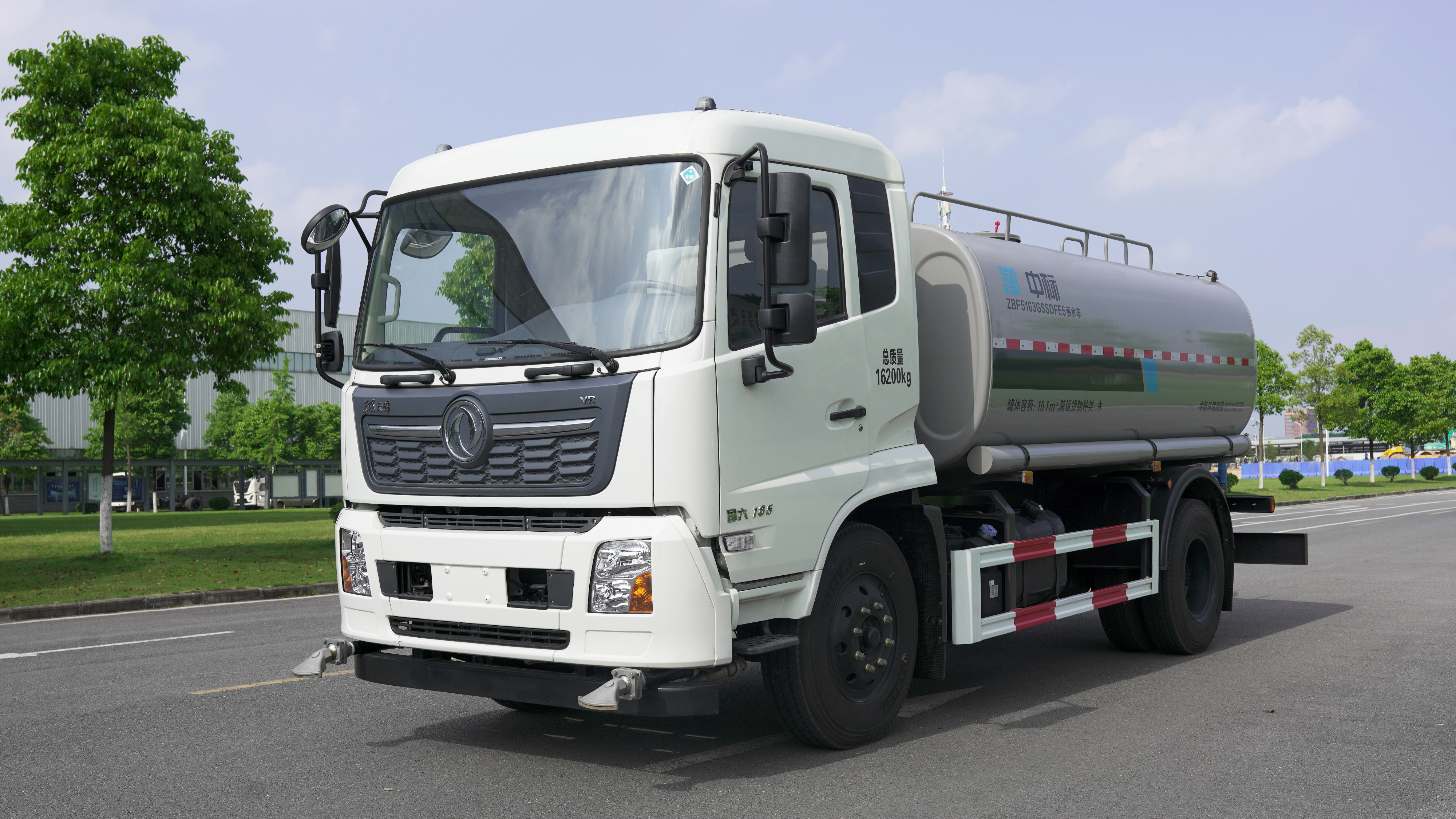 如何选择一款经济实惠的洒水车,怎样购买洒水车更实惠