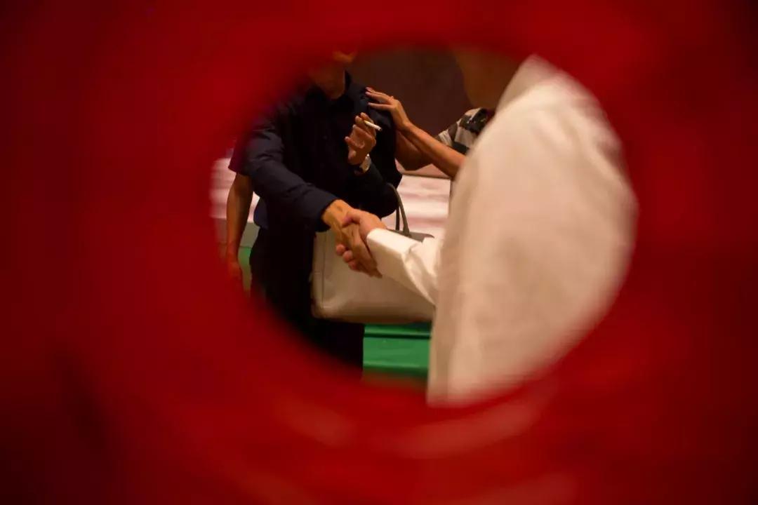 一个整天不正经的人,一个不正经的年轻人