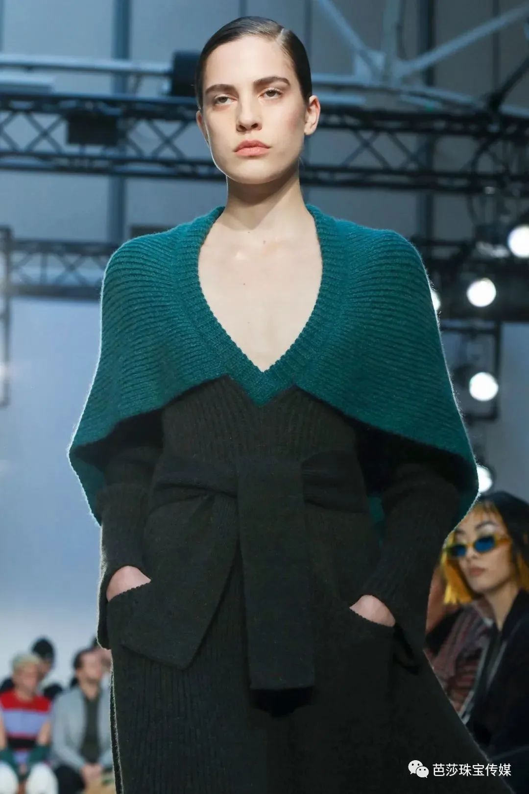 整天研究无聊的穿搭,一天到晚研究穿搭