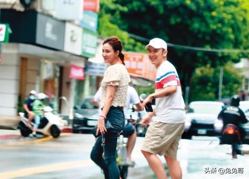 何妤玟前夫是谁,何妤玟最短恋情