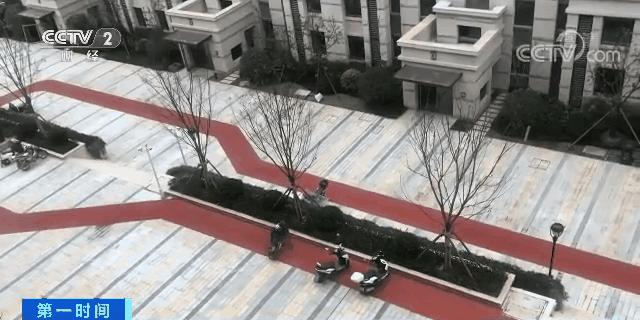 裸眼4D塑胶人工湖、水泥地上种草皮，开发商那些骚断腰的迷惑行为