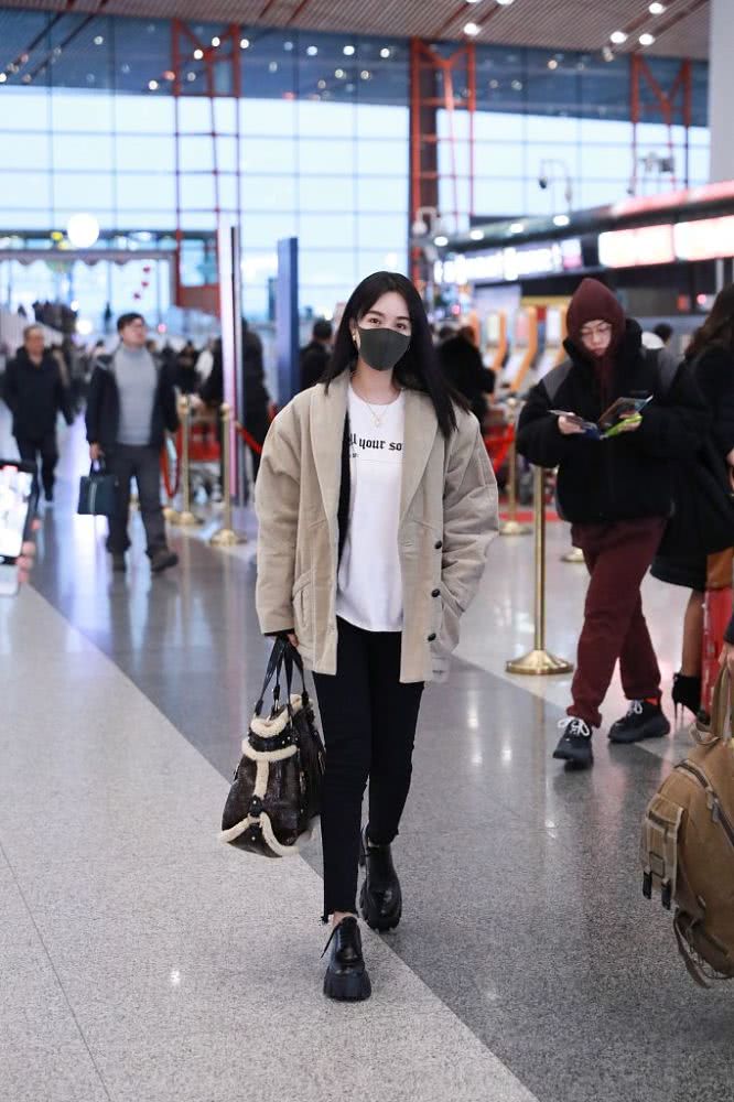 李菲儿机场豹纹,李菲儿最新机场穿衣搭配
