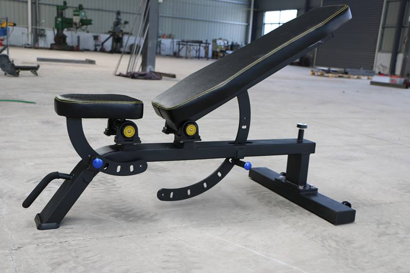 杠铃卧推和哑铃哪个更好拉伸胸肌,练胸肌最好用器械还是哑铃