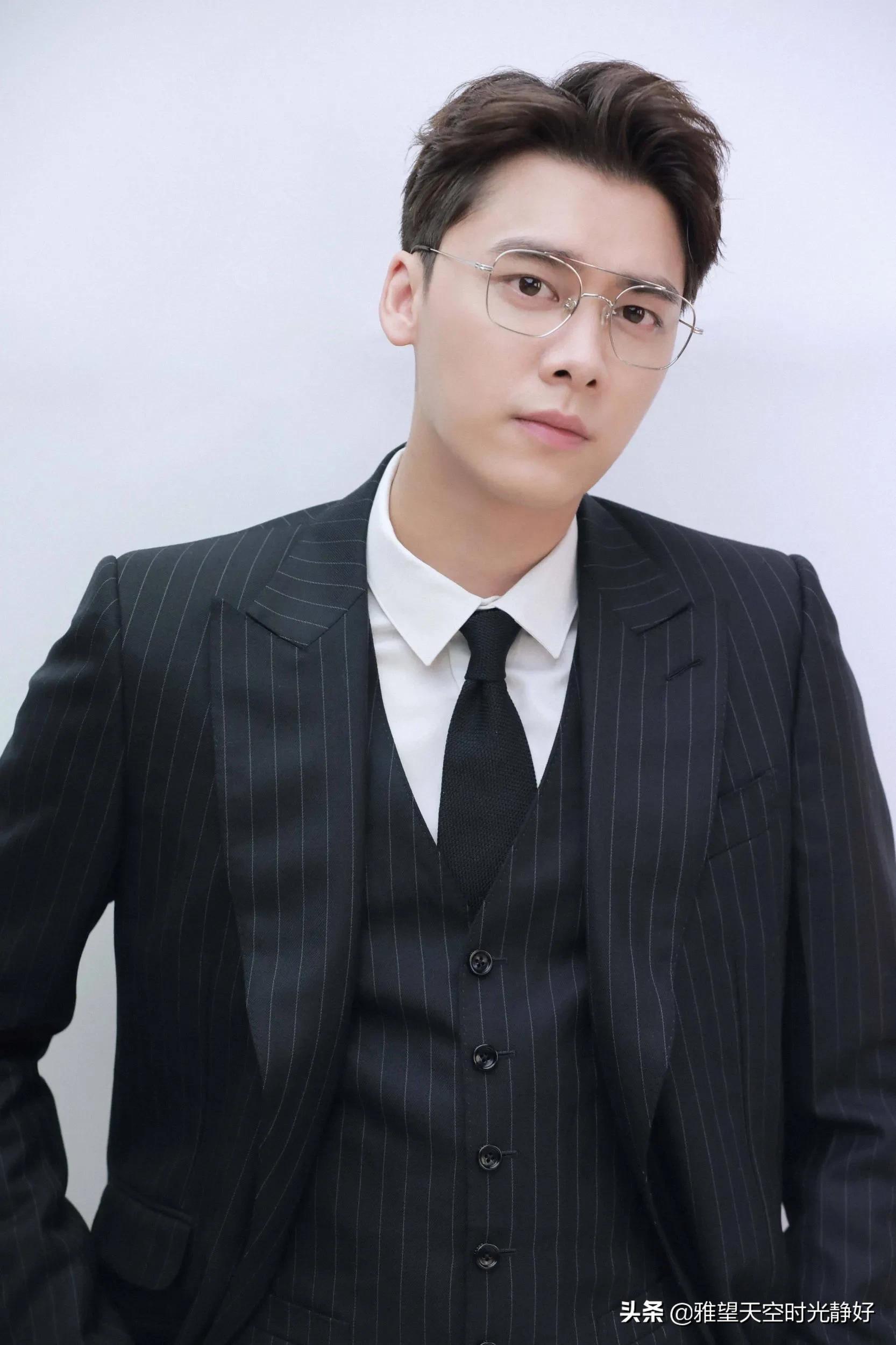 盘点国内男明星眼镜杀高清写真照斯文帅气沉稳内敛雅致贵气