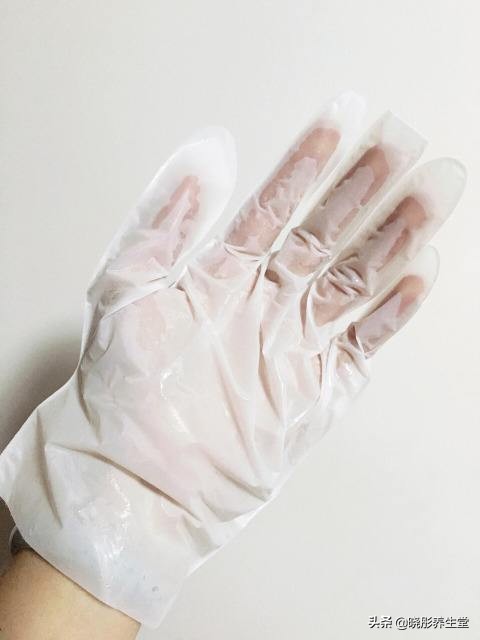 手部皮肤粗糙是缺什么,手部蜡黄暗沉