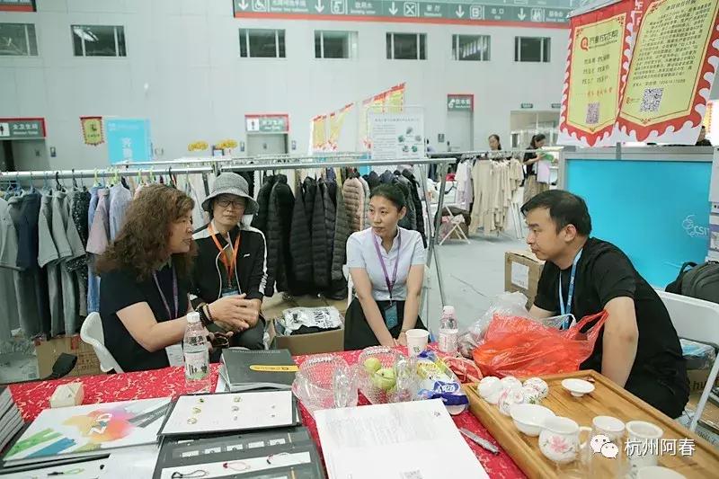 超百图再现2018年服装圈内那三十道靓丽风景……