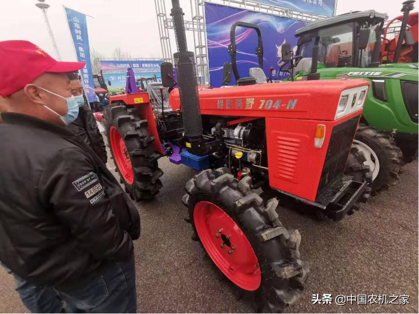 废铁履带玉米收获机,废铁玉米收割机二轮的多少钱