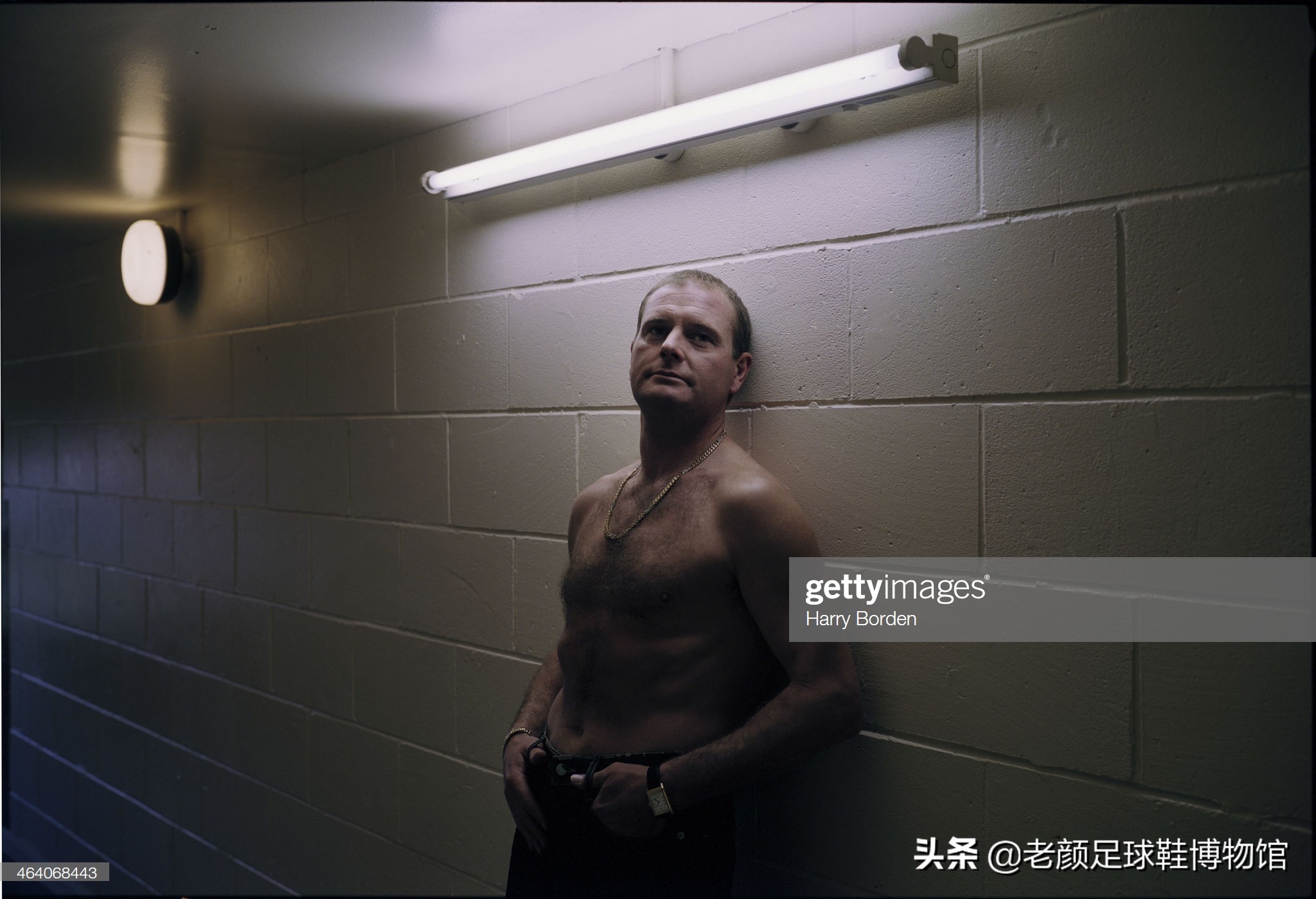 破产酒鬼的球鞋拍卖值6万,加图索的恩人名字成为香港路名