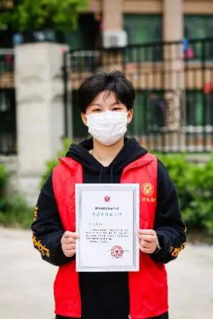 我是雷锋完整版视频,我是雷锋小标兵手抄报