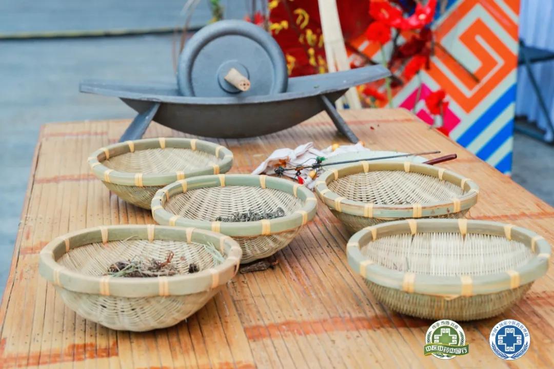 传承中医薪火献礼建党百年,喜迎2021国医节弘扬中医文化