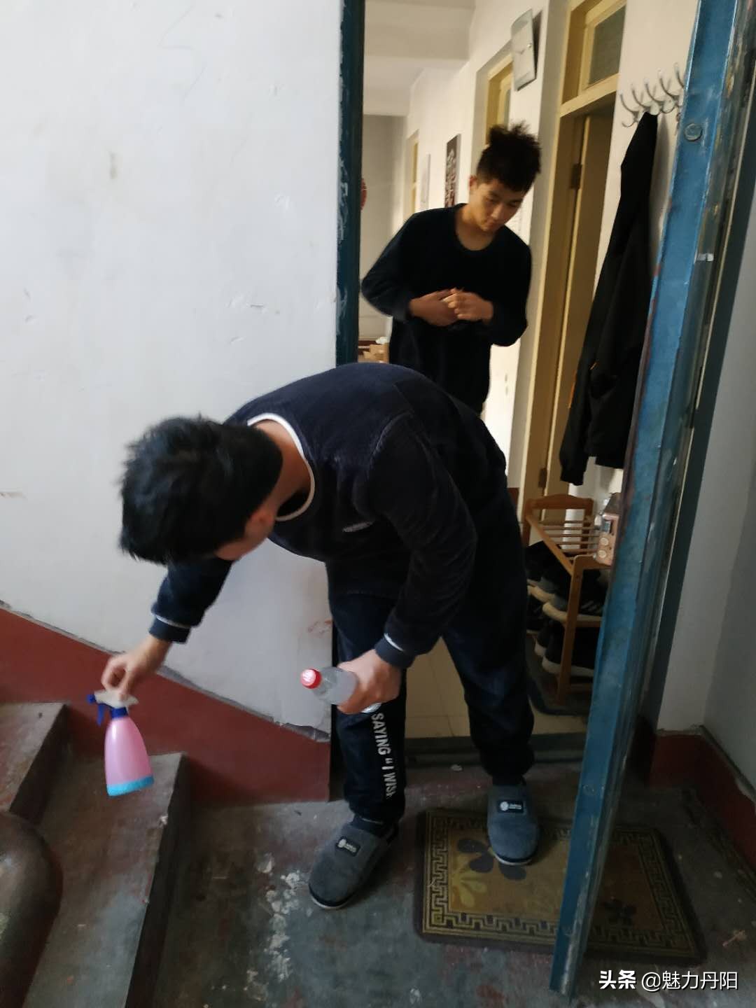 【抗击疫情丹阳在行动连续报道八十一】丹阳路社区:暖心服务送门前,人员隔离心相连