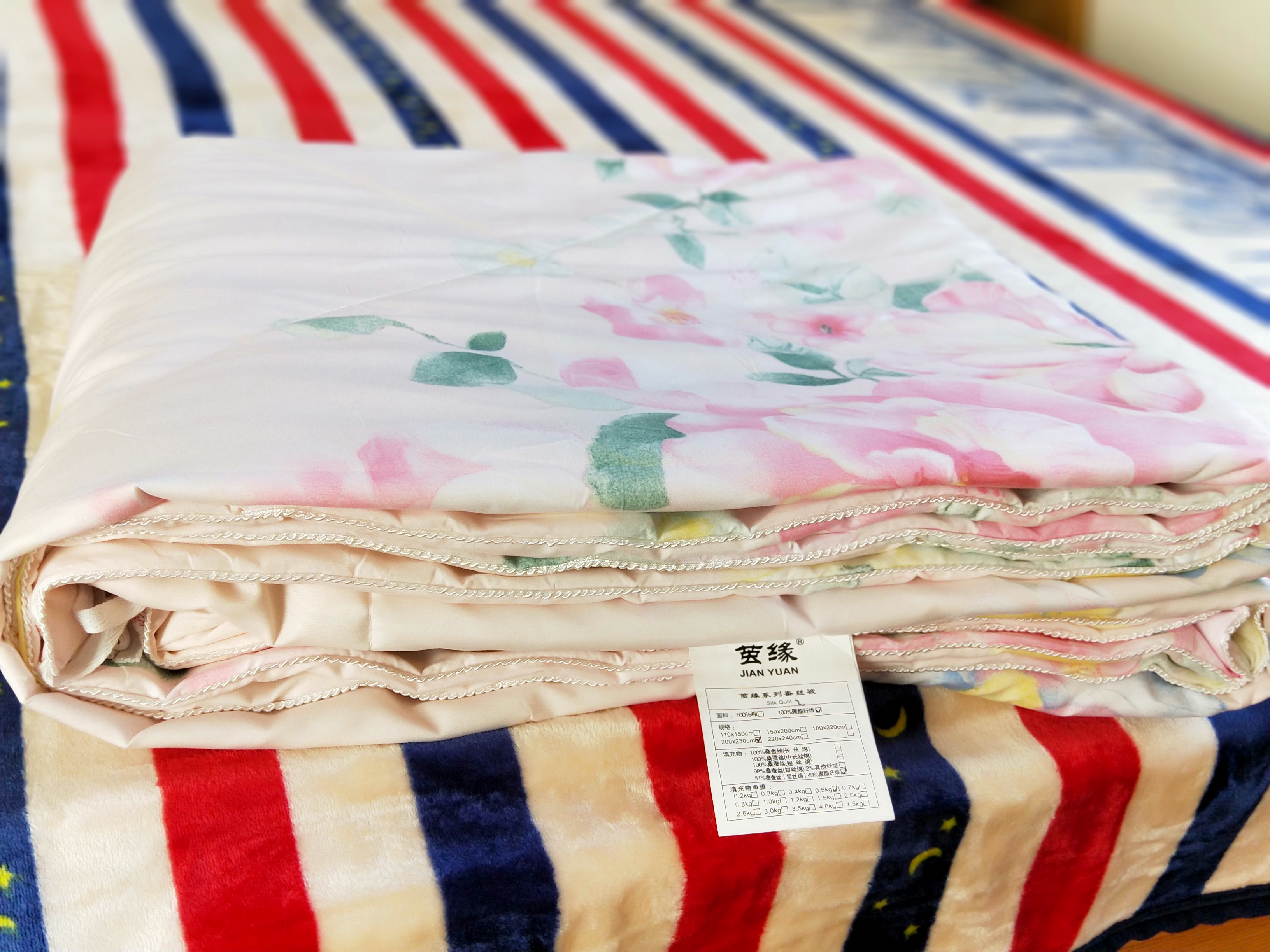 新买的蚕丝被有味道正常吗,蚕丝被为什么有股味道