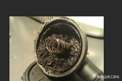 附近气门室盖漏油怎么解决,气门室盖漏油是大问题吗