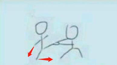 打架时被抱腿怎么办,打架被抱住腿怎么办