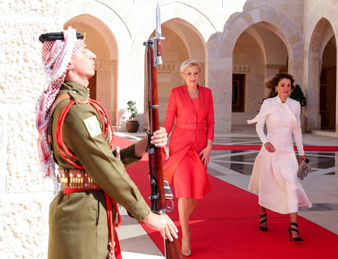 她打遍天下无敌手，红裙让丹麦王妃惨败，同框梅拉尼亚也是稳赢