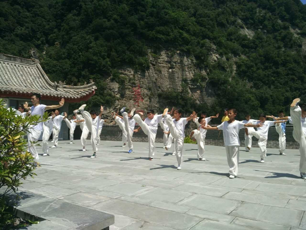 儿童学习武术弘扬正气,9岁小学生防身武术