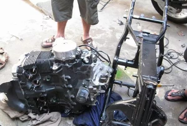 碣石ax100摩托车翻新过程,碣石越野摩托车crf450r翻新过程