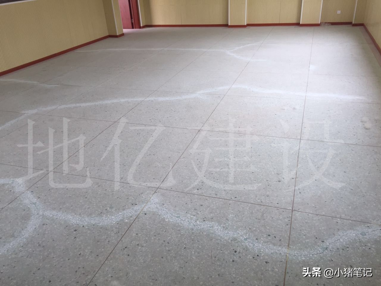 怎样防止混凝土地坪拱起开裂,防止地坪开裂的方法