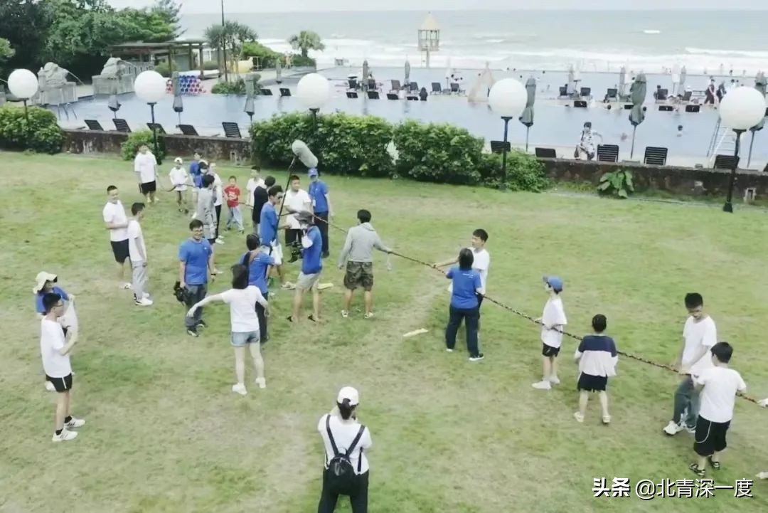 163位抗疫牺牲者孩子如何“疗伤”：警察父亲猝死儿子患严重精神疾病，去世村医母亲拿到抚恤金赶走儿媳孙子