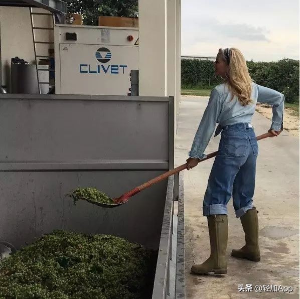 64岁奶奶性感秒杀20岁小姑娘，她的方法值得你学习